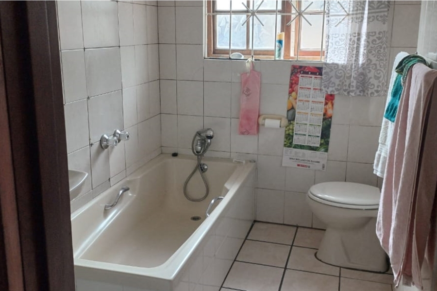 3 Bedroom Property for Sale in Levallia Western Cape